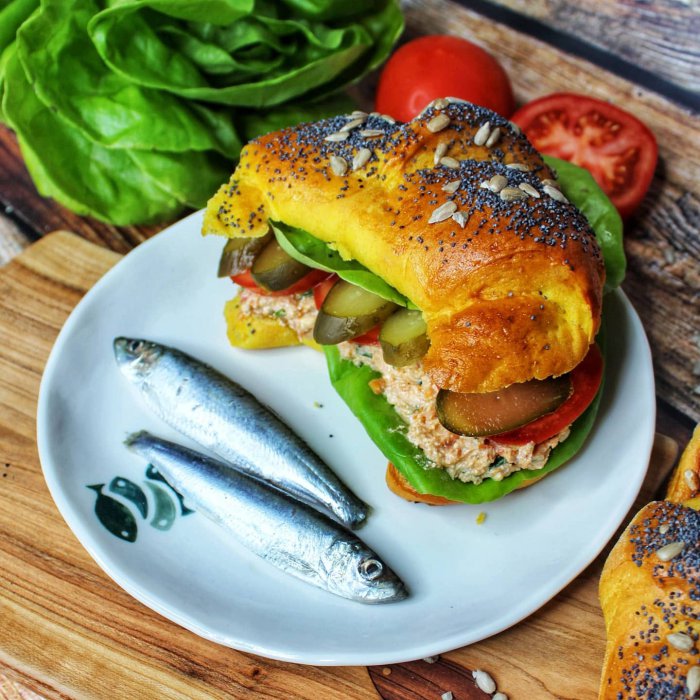 Home-style sprats in tomatoes