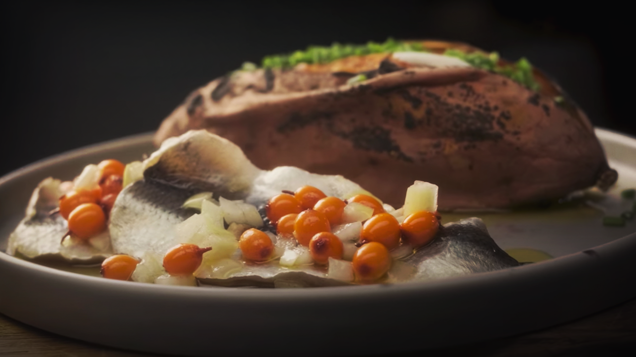 Śledź z rokitnikiem i batatem