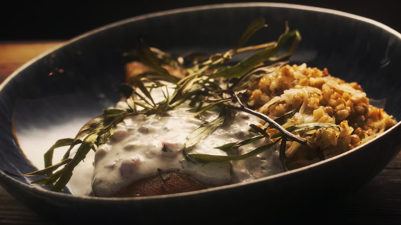 Łosoś z estragonem i kaszą gryczaną uwędzony domowym sposobem